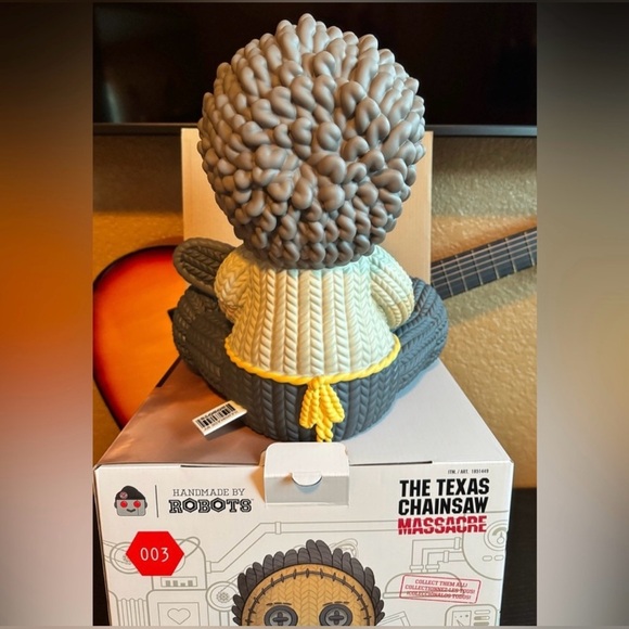 Handmade By Robots 12" Large Vinyl Knit
Series Figure - 003 Leatherface - Picture 8 of 11